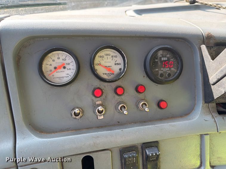 image for item FM7604 1999 Sterling L7501 refuse truck