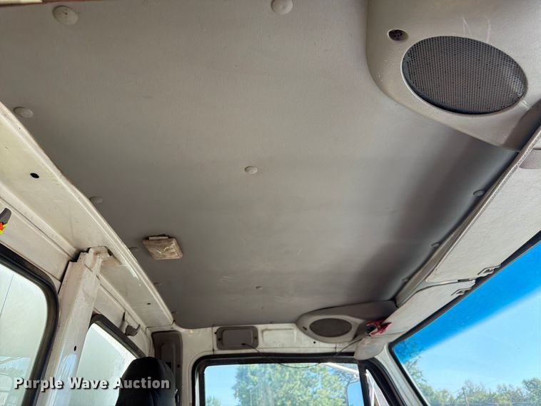image for item FM7604 1999 Sterling L7501 refuse truck