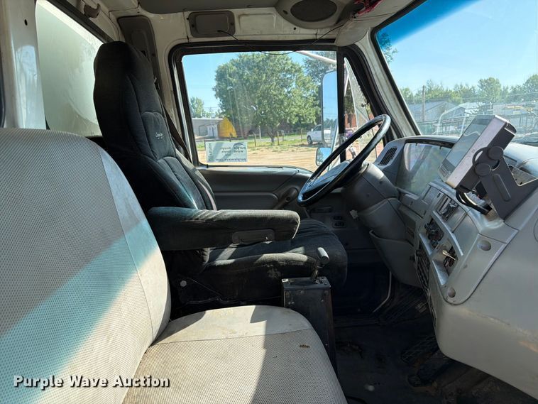 image for item FM7604 1999 Sterling L7501 refuse truck