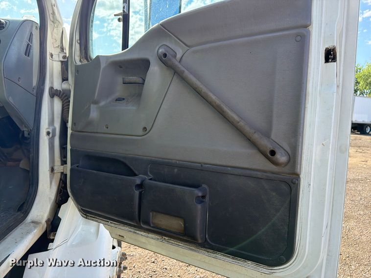 image for item FM7604 1999 Sterling L7501 refuse truck
