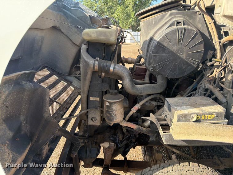 image for item FM7604 1999 Sterling L7501 refuse truck