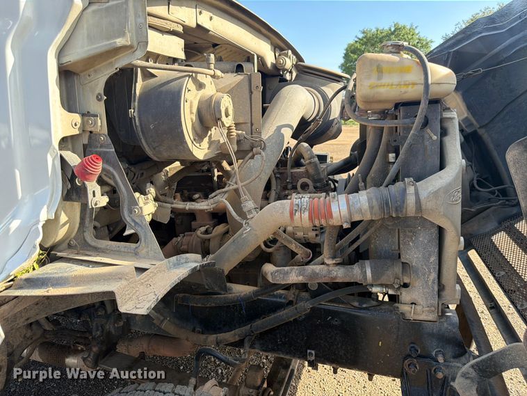 image for item FM7604 1999 Sterling L7501 refuse truck