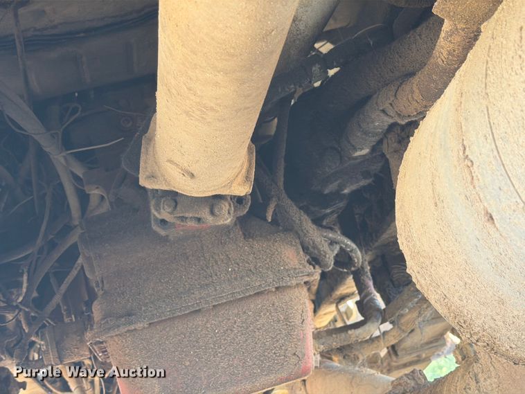 image for item FM7604 1999 Sterling L7501 refuse truck