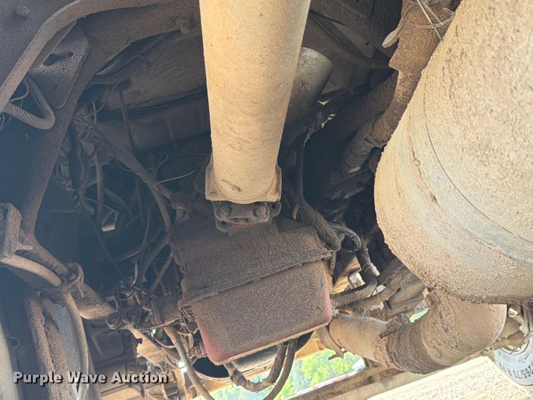 image for item FM7604 1999 Sterling L7501 refuse truck