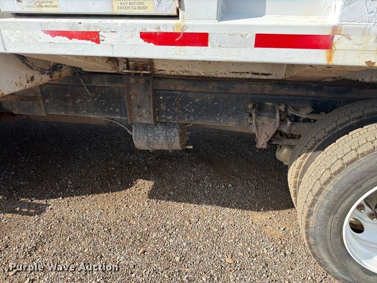 image for item FM7604 1999 Sterling L7501 refuse truck