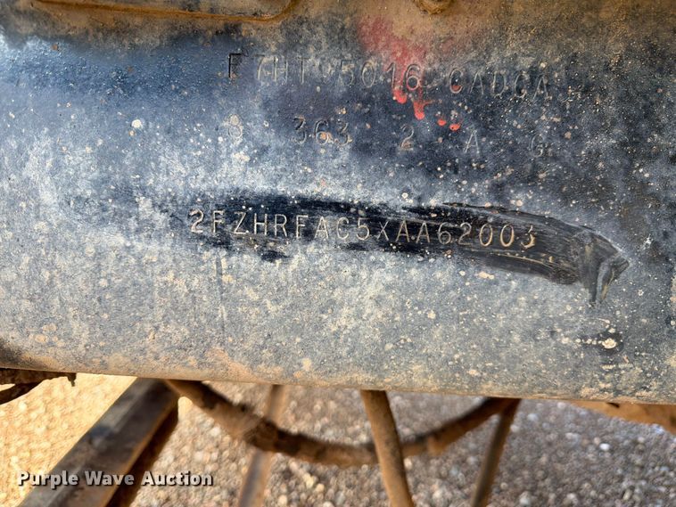 image for item FM7604 1999 Sterling L7501 refuse truck