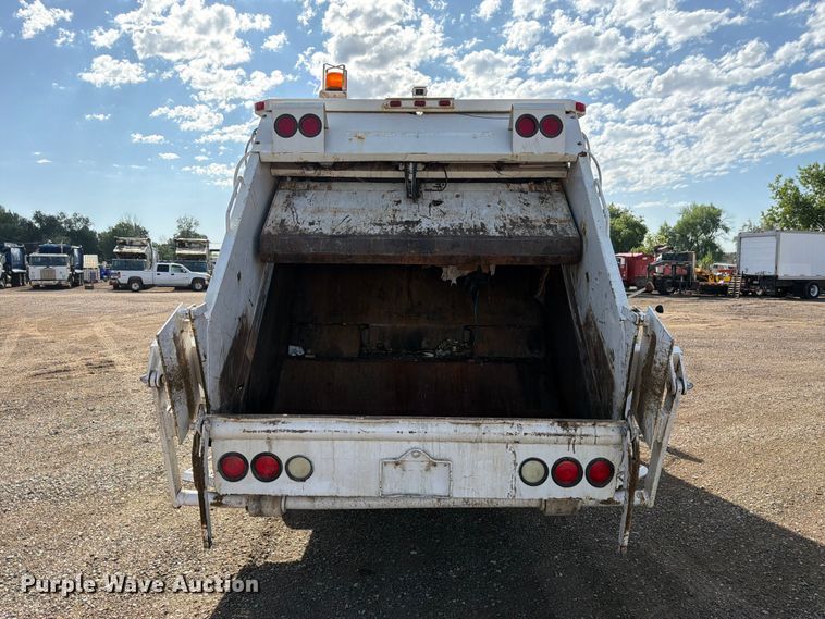 image for item FM7605 1995 GMC TopKick refuse truck