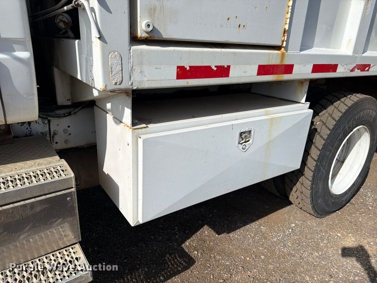 image for item FM7605 1995 GMC TopKick refuse truck