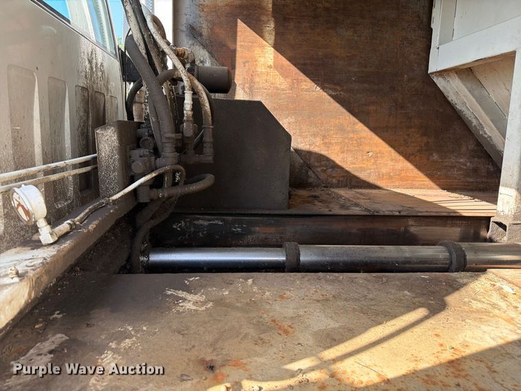 image for item FM7605 1995 GMC TopKick refuse truck