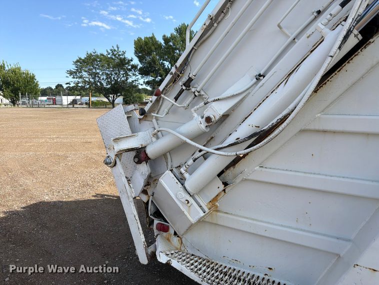 image for item FM7605 1995 GMC TopKick refuse truck