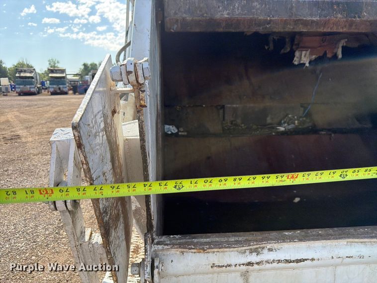 image for item FM7605 1995 GMC TopKick refuse truck