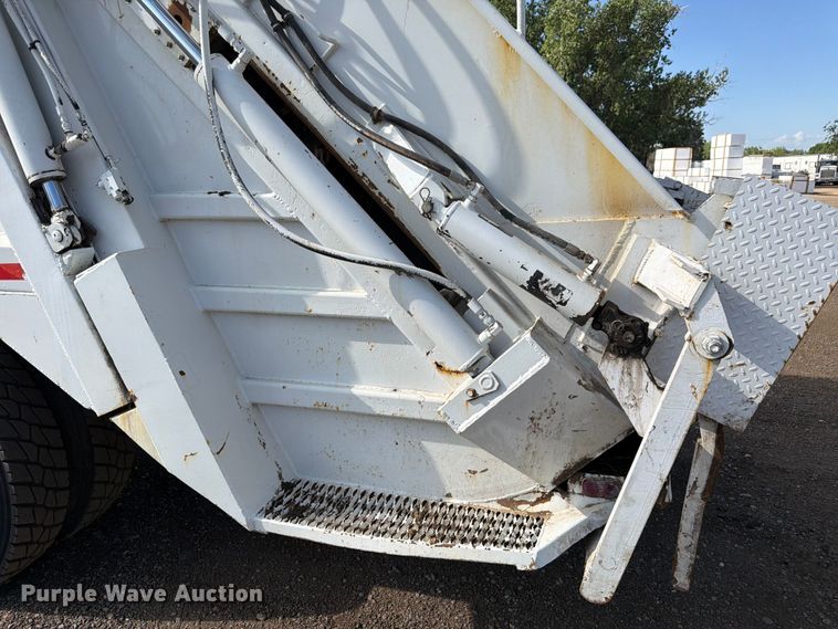 image for item FM7605 1995 GMC TopKick refuse truck