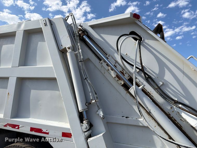 image for item FM7605 1995 GMC TopKick refuse truck