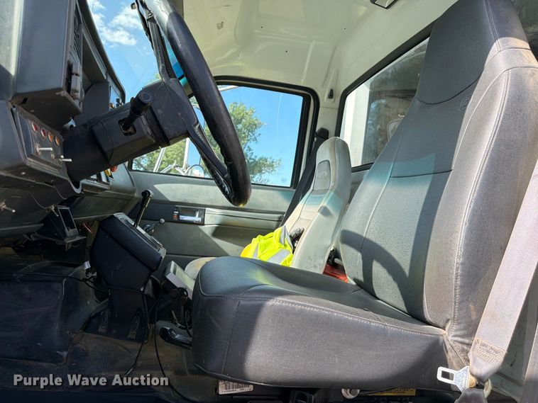 image for item FM7605 1995 GMC TopKick refuse truck