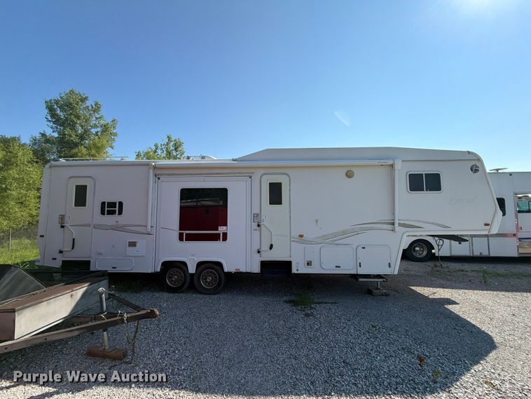 image for item FN2503 2002 Excel camper