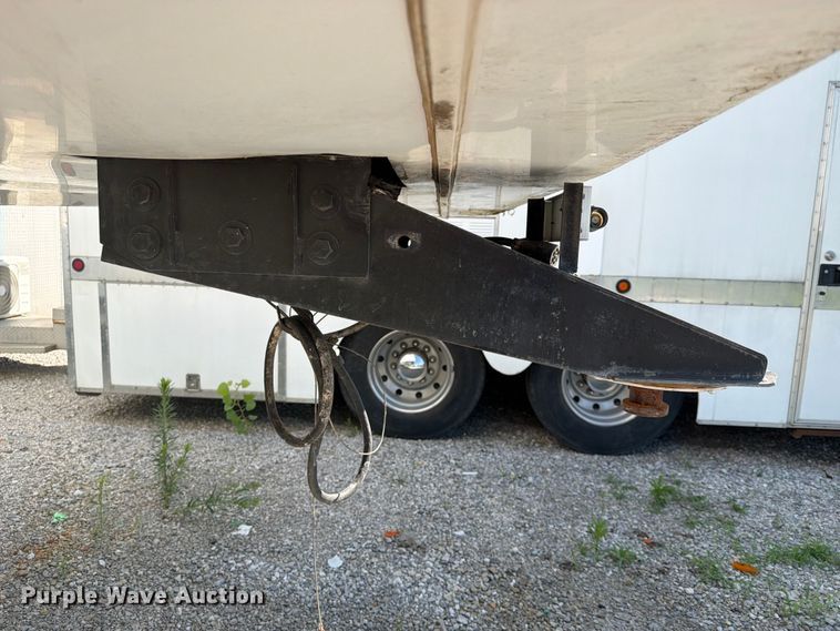 image for item FN2503 2002 Excel camper