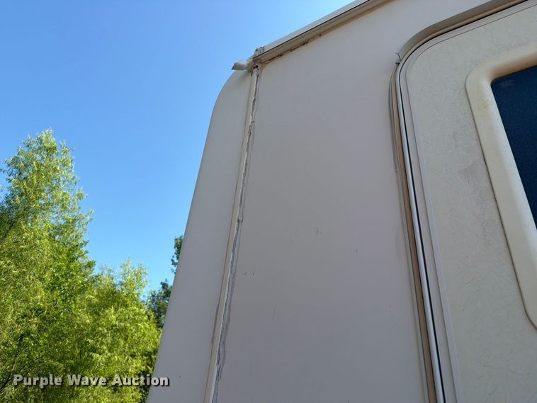 image for item FN2503 2002 Excel camper