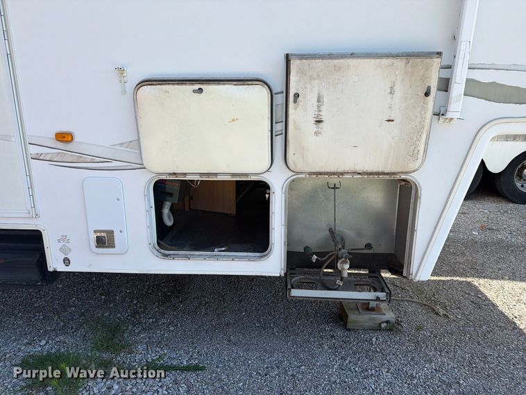 image for item FN2503 2002 Excel camper