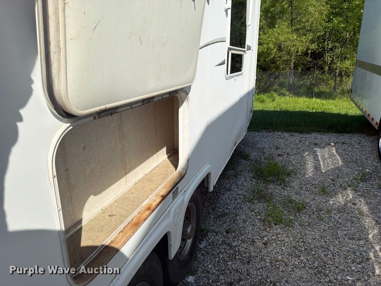 image for item FN2503 2002 Excel camper
