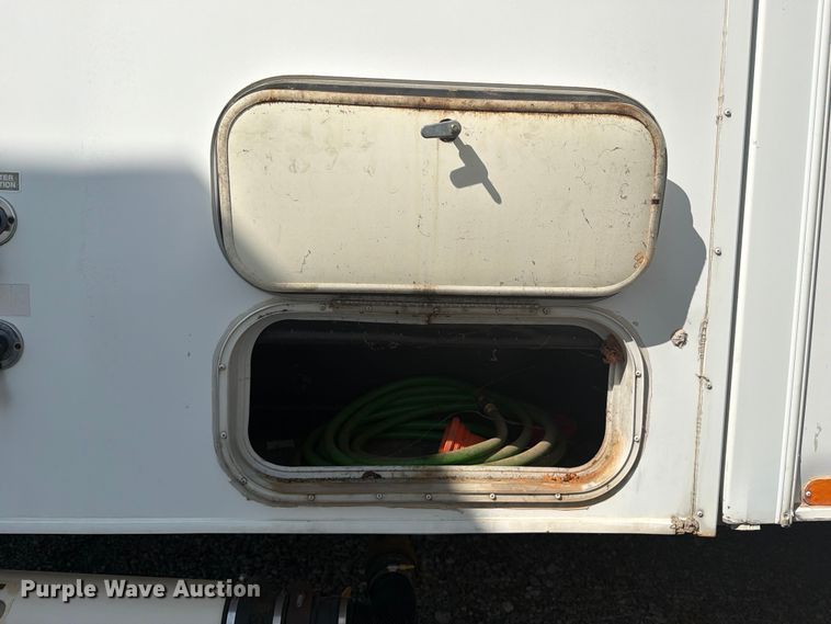 image for item FN2503 2002 Excel camper