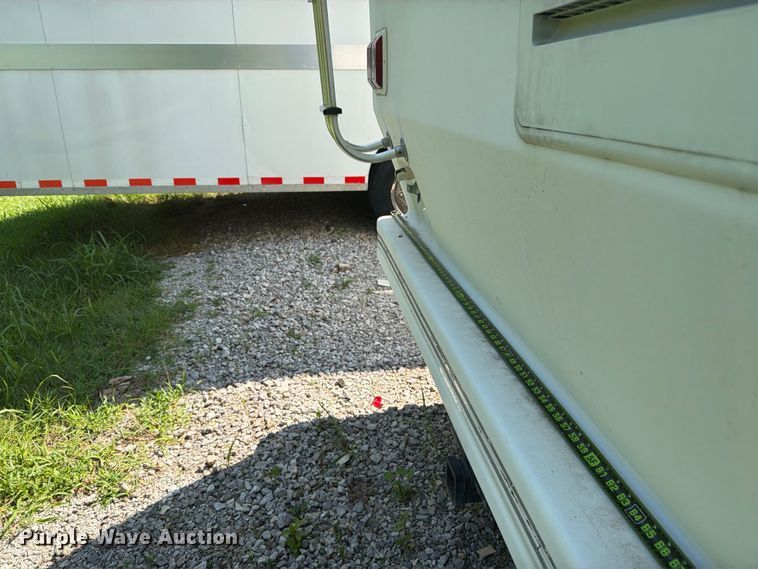 image for item FN2503 2002 Excel camper