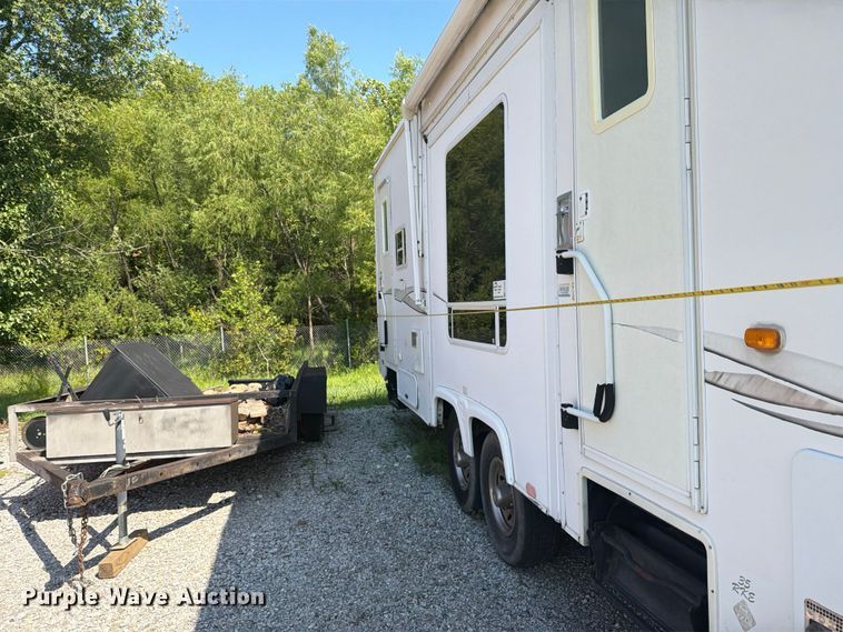 image for item FN2503 2002 Excel camper