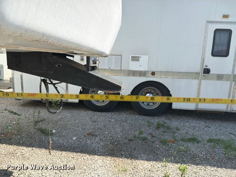 image for item FN2503 2002 Excel camper