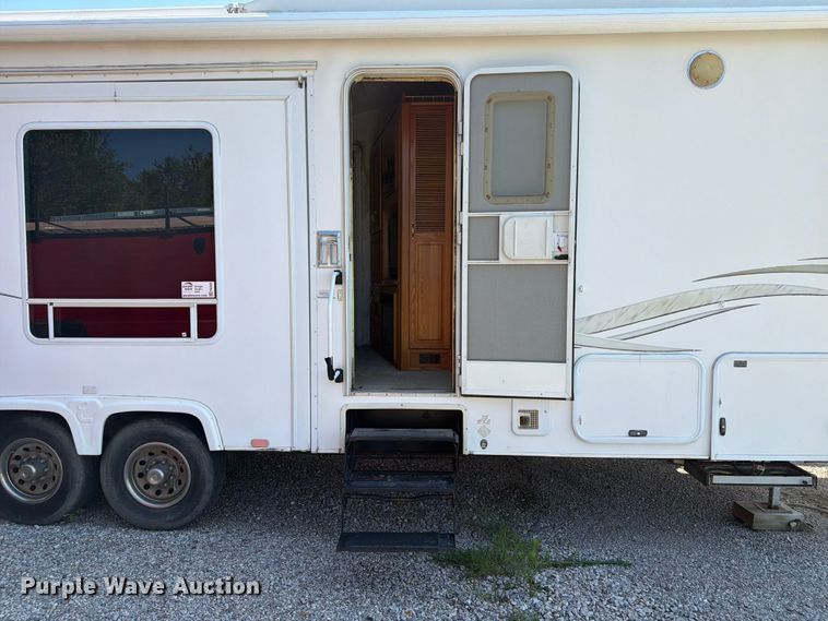 image for item FN2503 2002 Excel camper