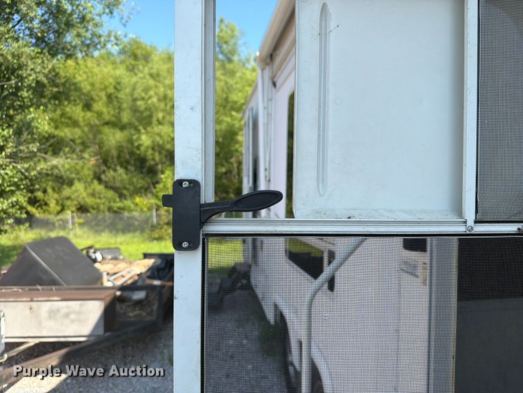 image for item FN2503 2002 Excel camper