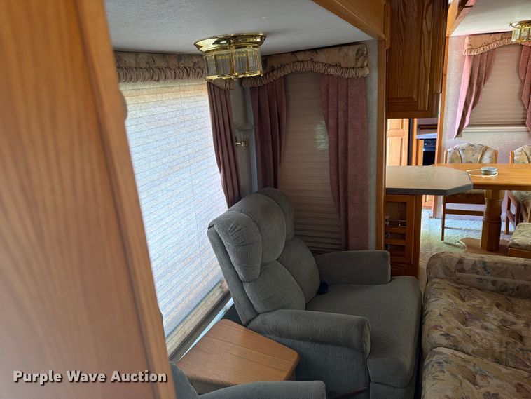 image for item FN2503 2002 Excel camper