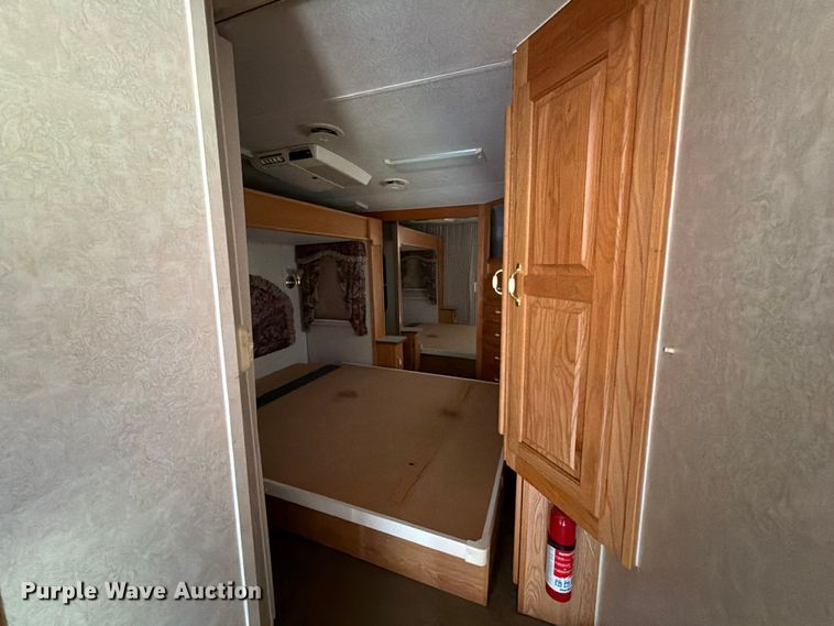 image for item FN2503 2002 Excel camper