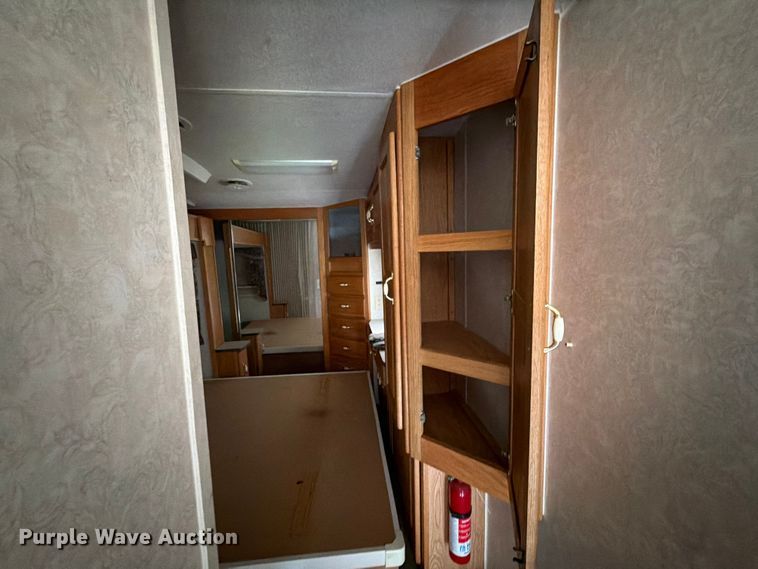 image for item FN2503 2002 Excel camper
