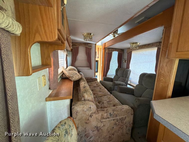 image for item FN2503 2002 Excel camper