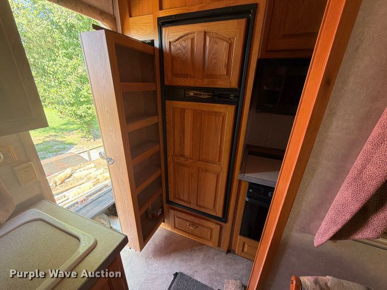 image for item FN2503 2002 Excel camper