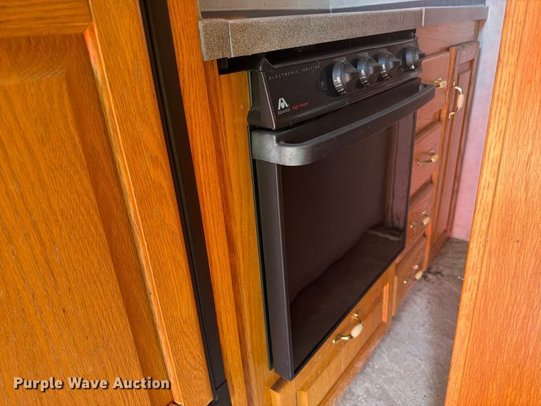 image for item FN2503 2002 Excel camper