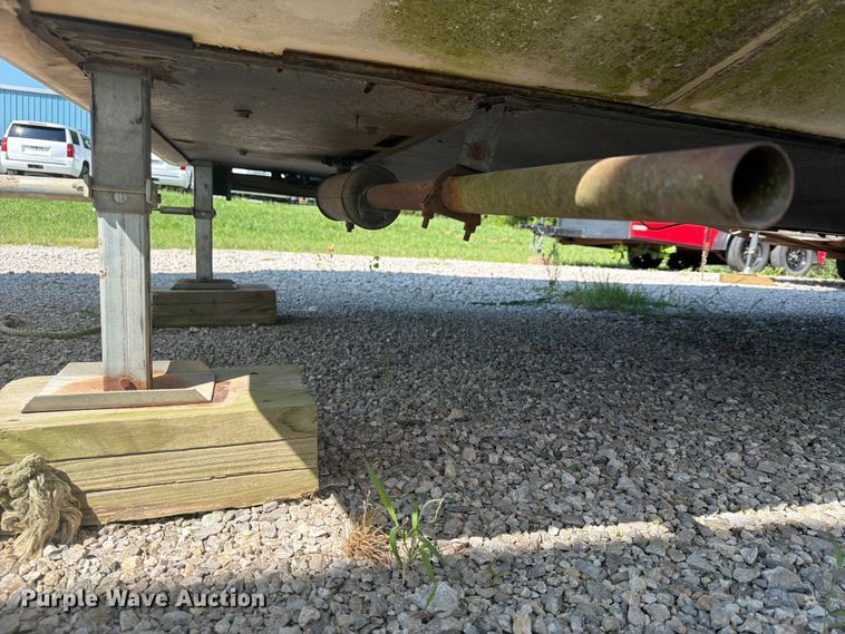 image for item FN2503 2002 Excel camper