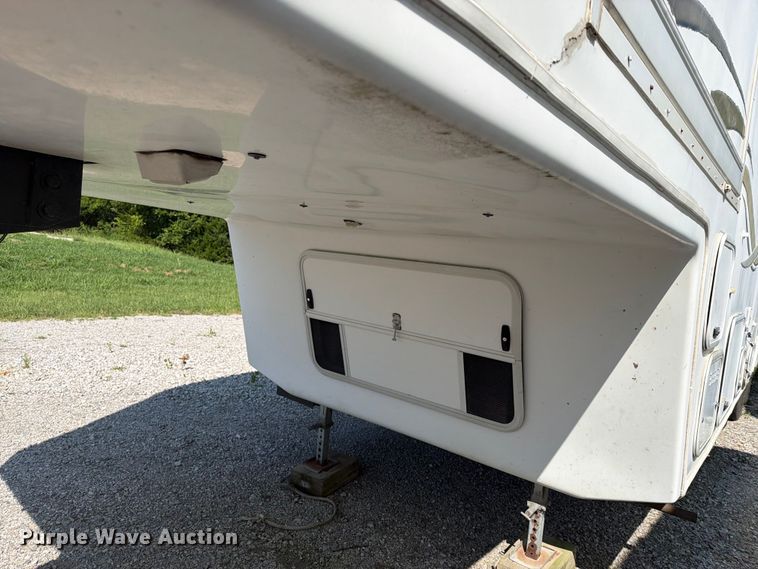 image for item FN2503 2002 Excel camper