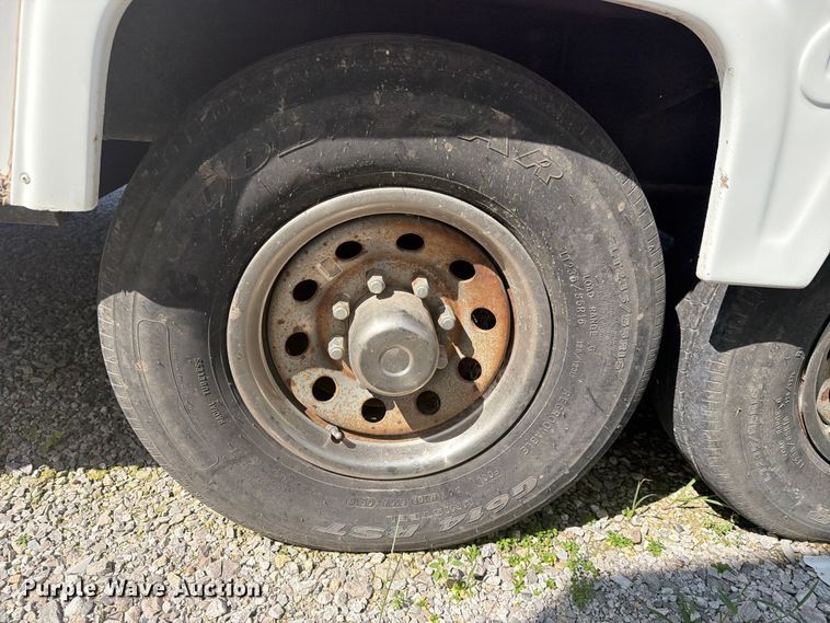 image for item FN2503 2002 Excel camper