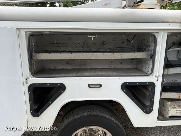 image for item FN2509 2016 Ford F450 Super Duty bucket truck