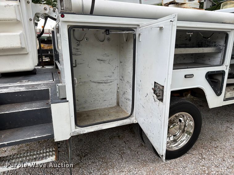 image for item FN2509 2016 Ford F450 Super Duty bucket truck