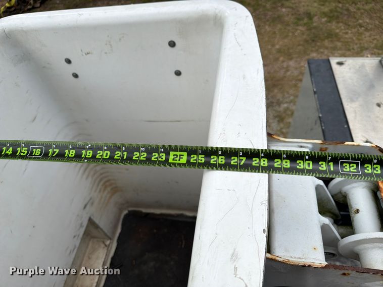 image for item FN2509 2016 Ford F450 Super Duty bucket truck