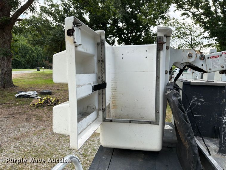image for item FN2509 2016 Ford F450 Super Duty bucket truck