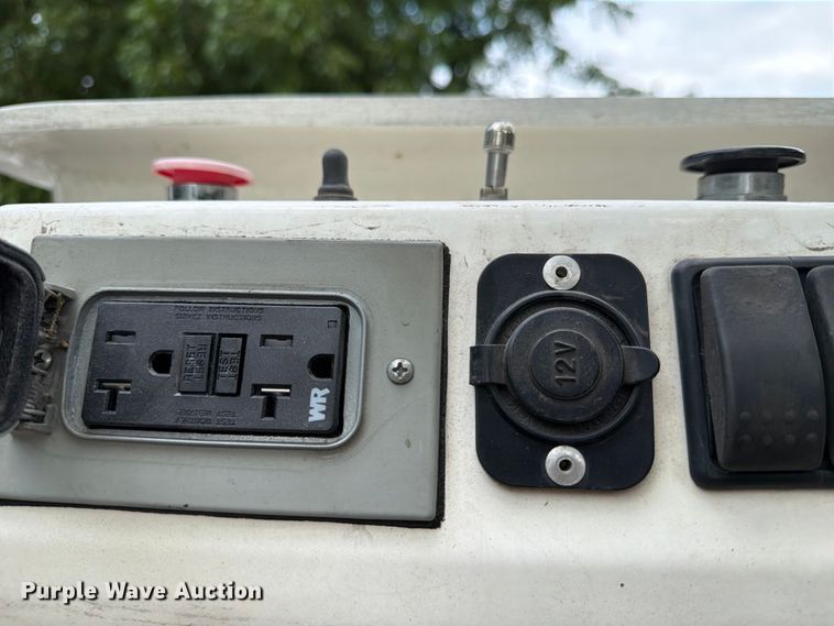 image for item FN2509 2016 Ford F450 Super Duty bucket truck