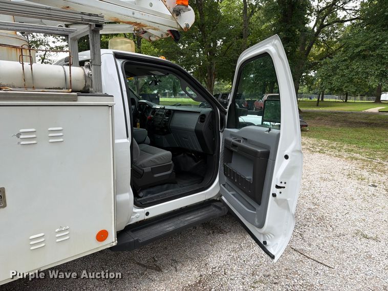 image for item FN2509 2016 Ford F450 Super Duty bucket truck