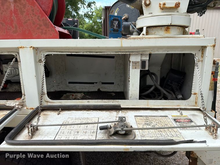 image for item FN2511 2015 Ford F550 Super Duty Crew Cab utility / service truck