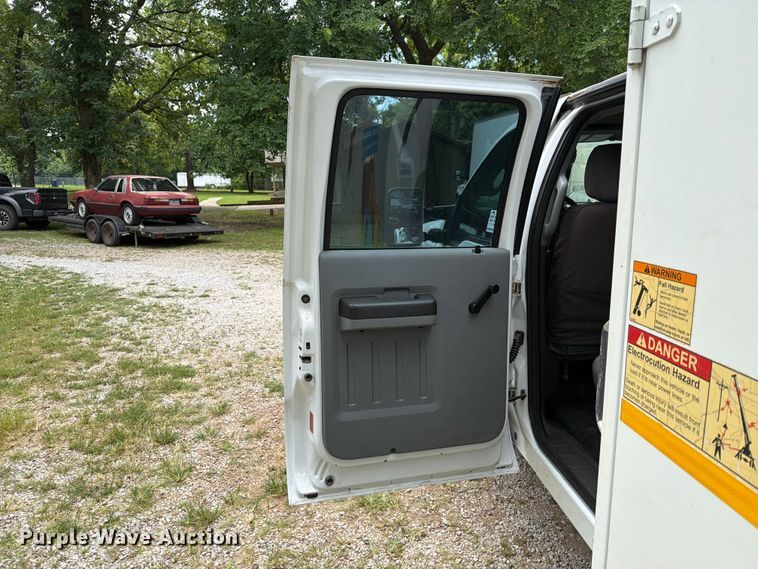 image for item FN2511 2015 Ford F550 Super Duty Crew Cab utility / service truck