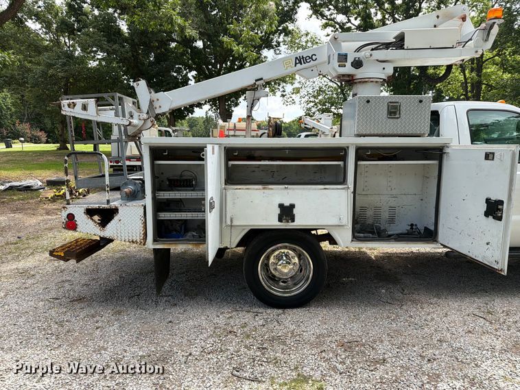 image for item FN2512 2014 Ford F550 Super Duty bucket truck