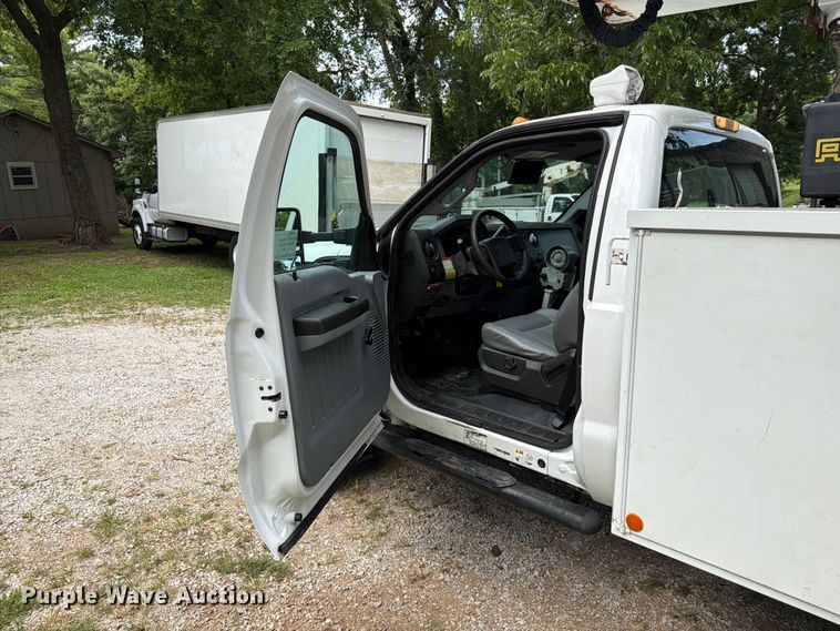 image for item FN2512 2014 Ford F550 Super Duty bucket truck