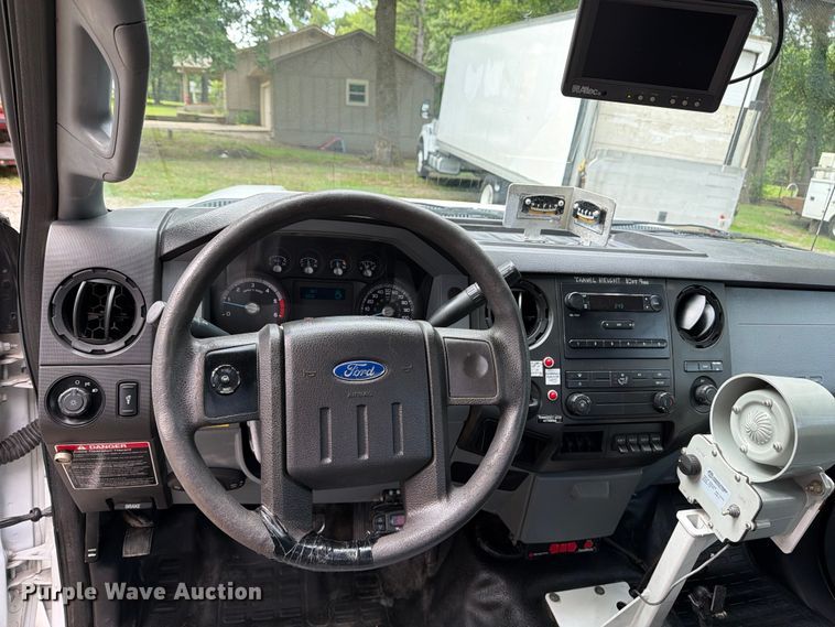 image for item FN2512 2014 Ford F550 Super Duty bucket truck