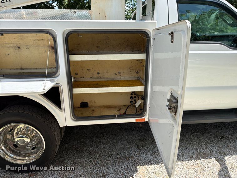 image for item FN2513 2015 Ford F450 Super Duty bucket truck